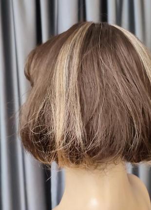 Красива перука парик