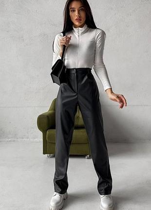 Брюки із єко-шкіри прямого крою чорні штани палаццо