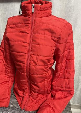Курточка червона , жіночий одяг , куртка2 фото
