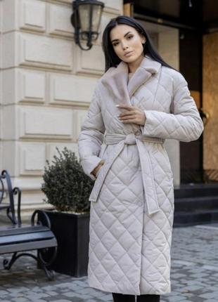 Стьобане пальто з оздобленням хутром "тедді" в стилі альберто біні10 фото
