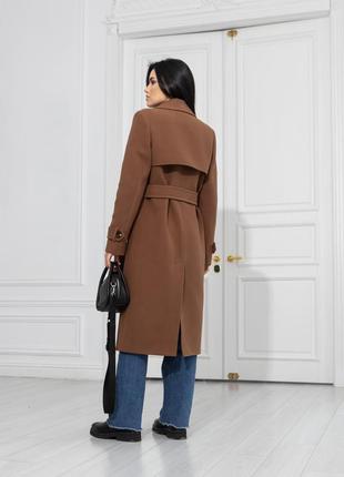 Жіноче класичне демісезонне друбортне пальто зі шліцом шоколадного, коричневого, коньячного кольору4 фото