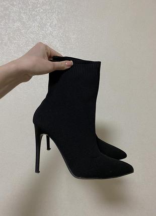Ботильоны на шпильке socks boots