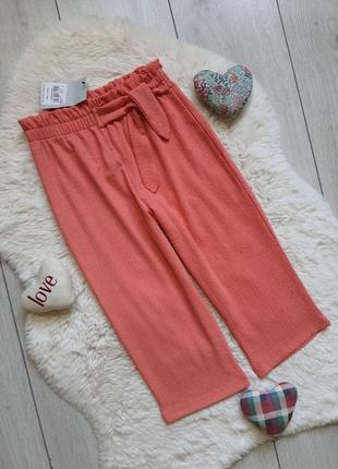 Новые брюки 4-5 лет девушка