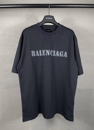 Футболка в стилі balenciaga