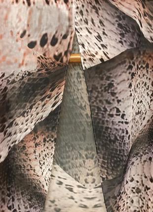 Очень красивая и стильная брендовая блузка 20.