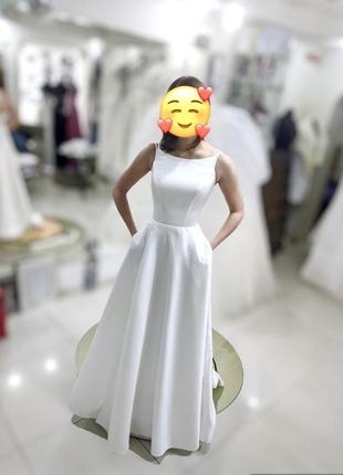 Атласна весільна сукня s xs корсет