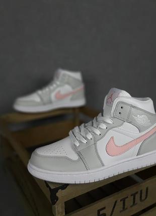 Женские кроссовки nike air jordan 1 белые с серым и розовым скидкостью sale &lt;unk&gt; smb2 фото