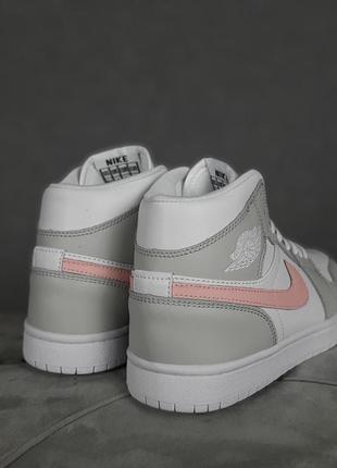 Женские кроссовки nike air jordan 1 белые с серым и розовым скидкостью sale &lt;unk&gt; smb3 фото