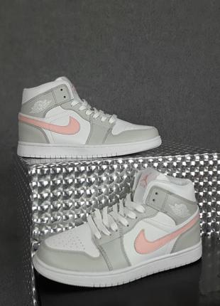 Женские кроссовки nike air jordan 1 белые с серым и розовым скидкостью sale &lt;unk&gt; smb5 фото