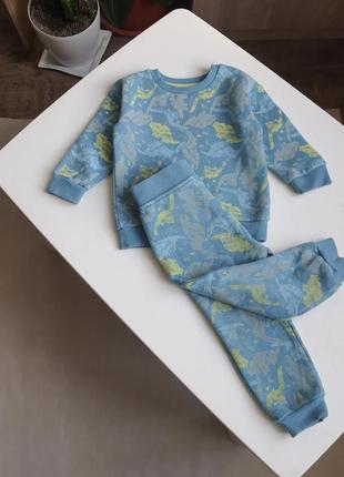 Костюм яркий с дино