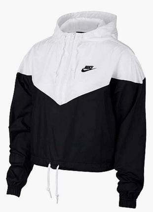 Ветровка женская nike hrtg jkt wndbrkr черно-белая ar2511-010