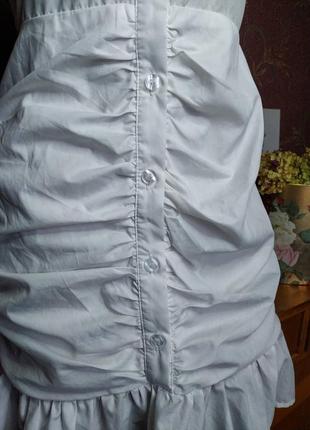 Короткое белое платье на пуговицах со сборками от missguided6 фото