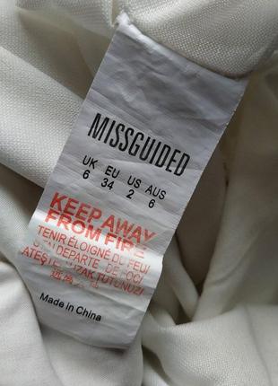 Короткое белое платье на пуговицах со сборками от missguided10 фото