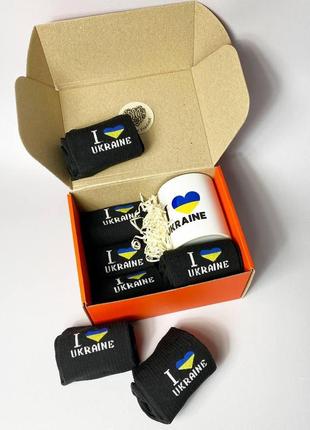 Подарунковий патріотичний бокс "i love ukraine" із кружкою та шкарпетками 8 пар чорні для жінок3 фото
