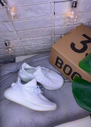 Женские кроссовки  adidas yeezy boost 350 v2 white