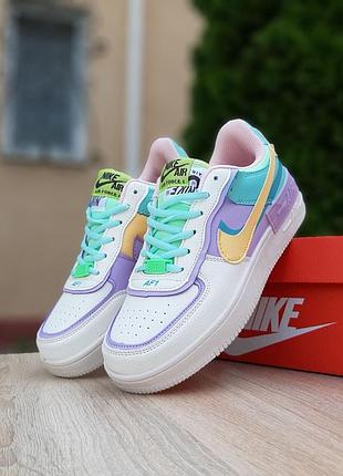 Классные трендовые женские кроссовки nike air force 1 белые с сиреневым