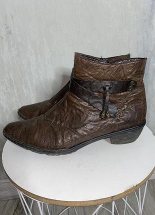 Вінтажні демісезонні шкіряні черевички на невеликих каблуках rieker 40р4 фото