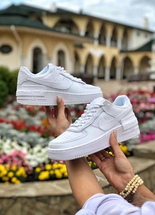 Красиві трендові жіночі кросівки nike air force 1 білі