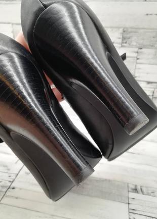 Кожаные туфли dorothy perkins базовые лодочки черные на каблуке5 фото