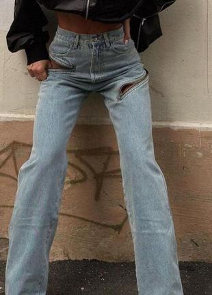 Стильовые джинсы с замками, молниями на бедрах, туреченица.2 фото