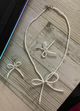 Сережки та ланцюжок з бісеру