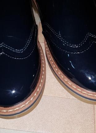 Ботинки zara челси лаковые 38 р-р 24,5 см темно-синие6 фото
