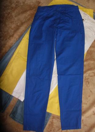 Летние зауженные брюки  джинсы мом vero moda jeans с защипами1 фото