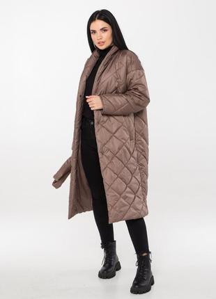 Стильное стеганое пальто с поясом(капучино)1 фото
