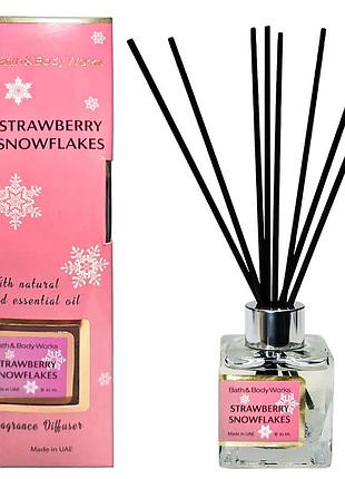 Аромадіфузор bath & body works strawberry snowflakes brand collection 85 мл
