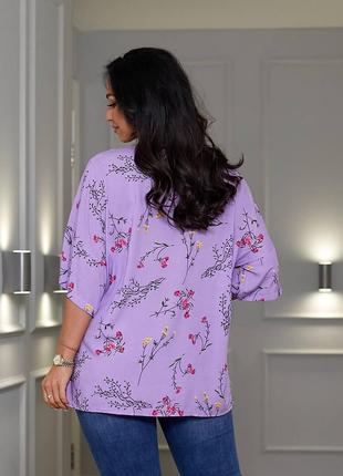 Блуза свободного кроя в цветочный принт с боковыми разрезами4 фото
