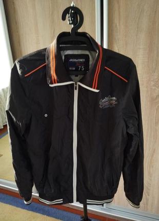 Куртка,ветровка для мальчика 14-15 лет