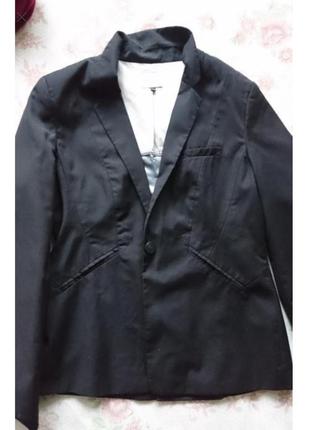 Черный классический пиджак жакет приталенный по фигуре