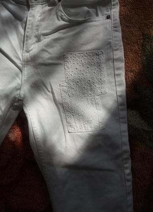 Стильные белые джинсы для девочки2 фото