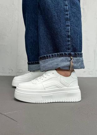 Жіночі білі кеди на високій платформі