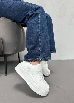 Жіночі білі кеди на високій платформі