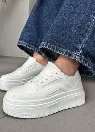 Жіночі білі кеди на високій платформі