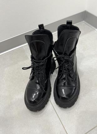 Ботинки лаковые черные