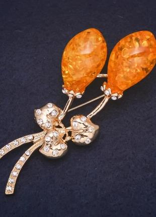 Брошка янтарна бутони