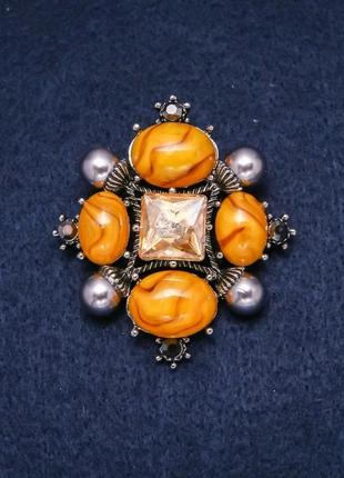Брошка янтарна орден краси