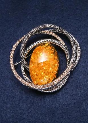 Брошка бурштинова