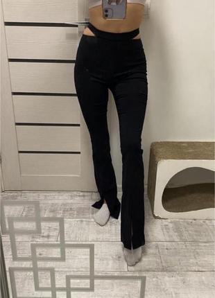 Базовые штаны xs/s с вшитыми трусиками черные женские джинсы штаны на высокой посадке клеш с разрезами скинем лосины леггинсы