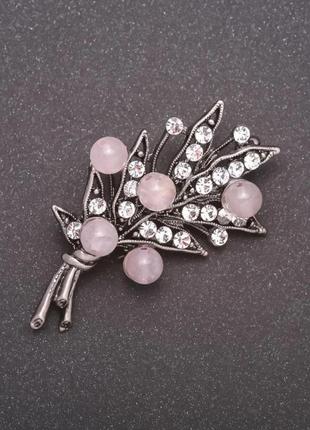 Брошь с натур камнем розовый кварц