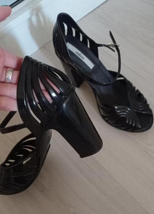 Босоножки туфли черные классические на каблуке melissa.3 фото