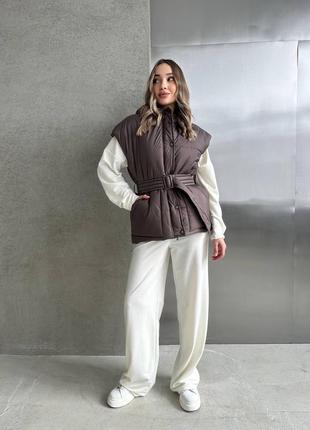 Весенняя жилетка безрукавка с поясом в стиле бренда, женская жилетка без рукавов с карманами7 фото