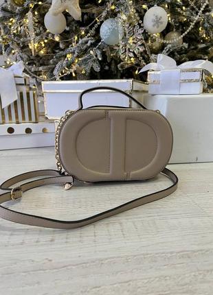 Dior logo beige