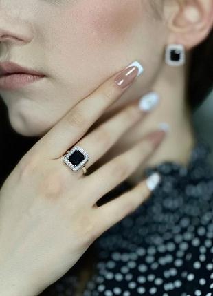 Женское серебряное кольцо с черным кубическим цирконом3 фото