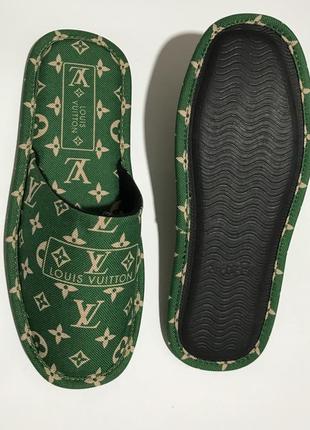 Женские тапочки