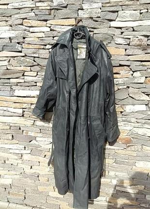 Крутое кожаное мужское пальто на утеплителе. италия