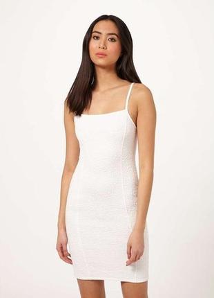 Брендовое белое фактурное платье-мини "miss selfridge". размер uk10/eur38.