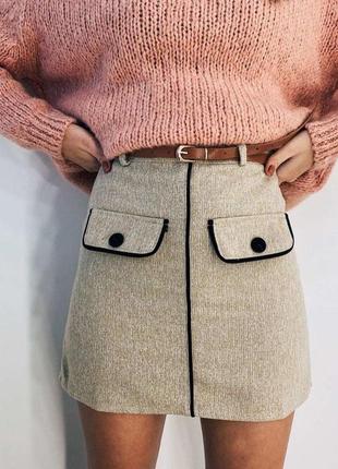Твидовая мини юбка на подкладке с декорированными карманами спереди коричневая бежевая черная серая качественная трендовая2 фото